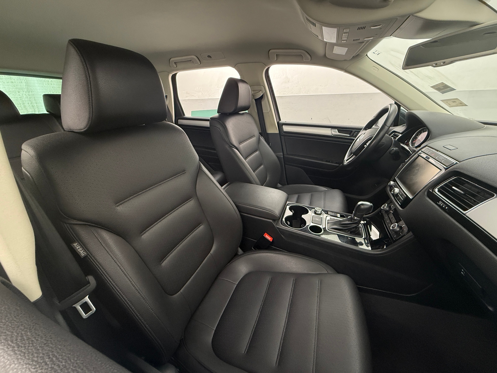 Thumbnail: 2016 Volkswagen Touareg - 2