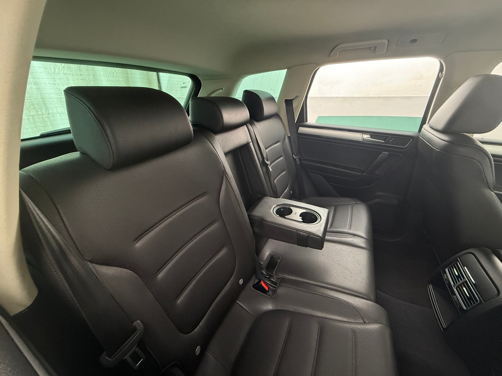 Thumbnail: 2016 Volkswagen Touareg - 6