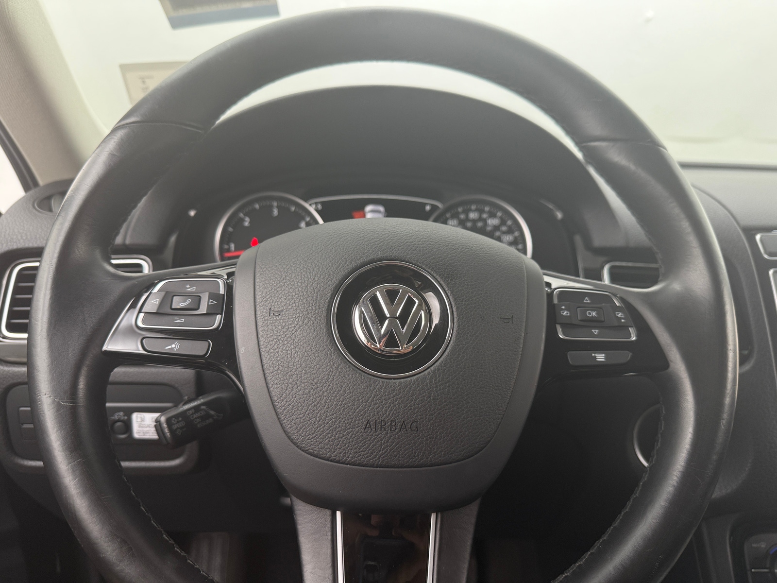 Thumbnail: 2016 Volkswagen Touareg - 5
