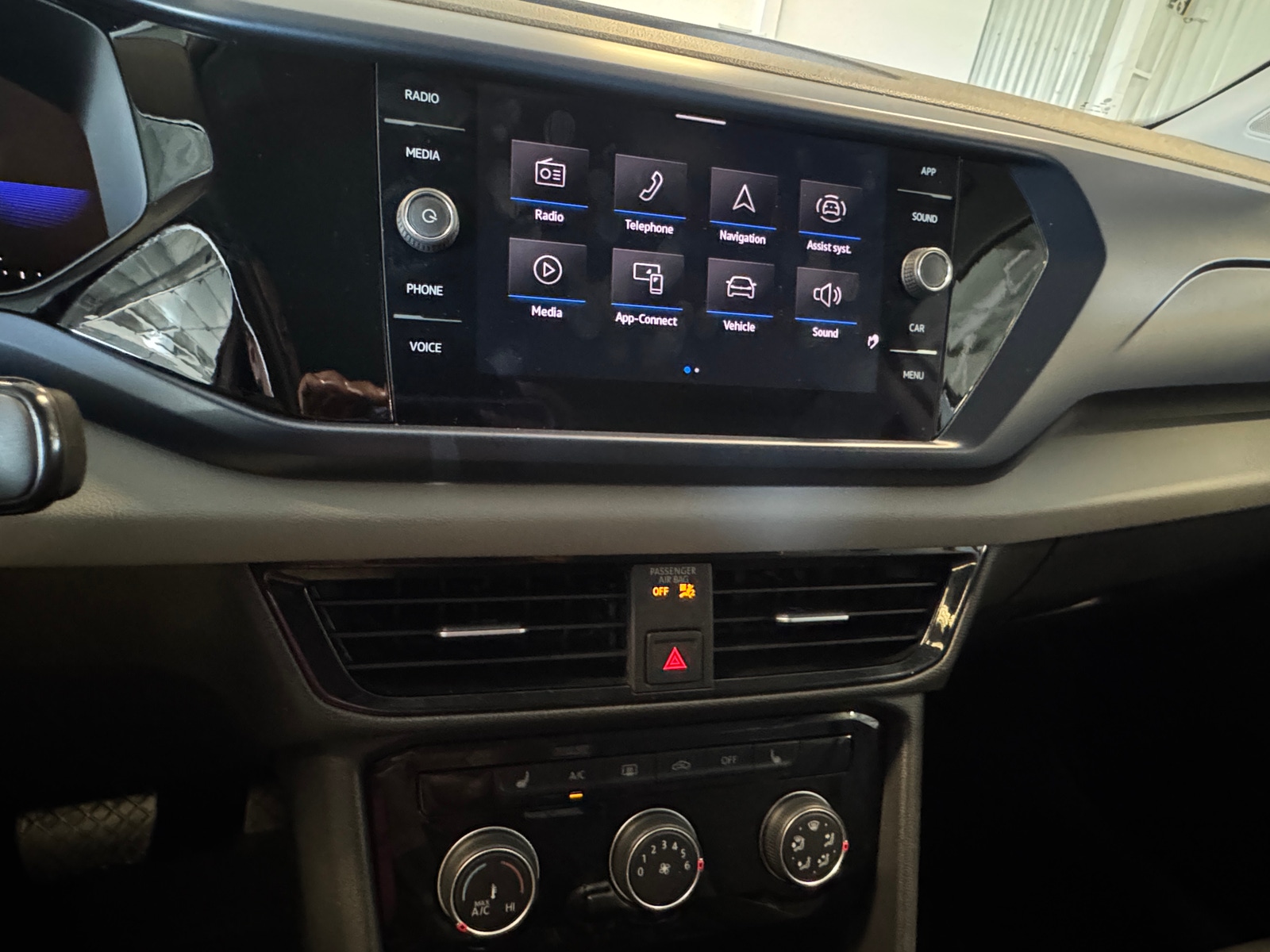 Thumbnail: 2023 Volkswagen Taos - 4