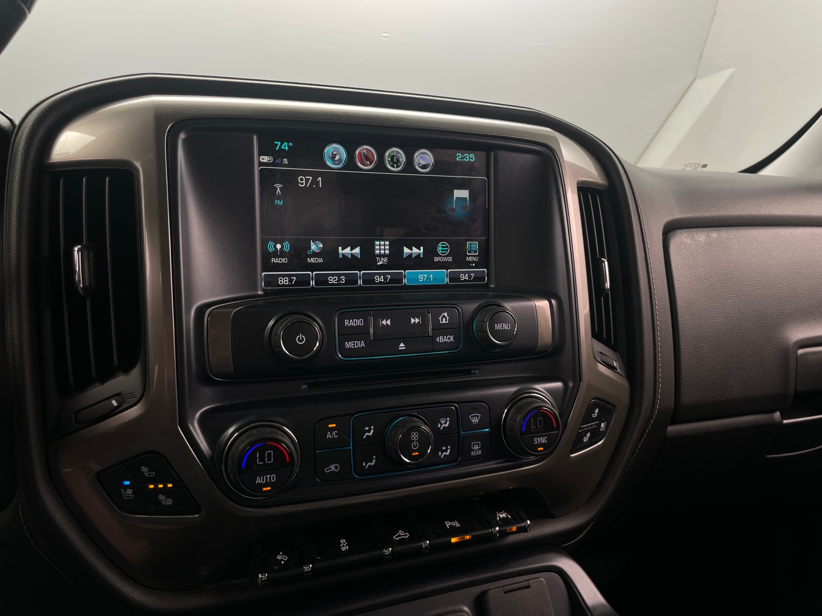 Thumbnail: 2018 Chevrolet Silverado 1500 - 3