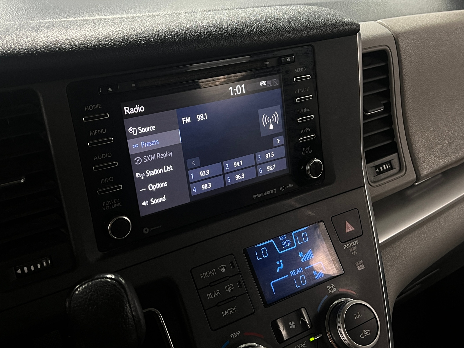 Thumbnail: 2018 Toyota Sienna - 4