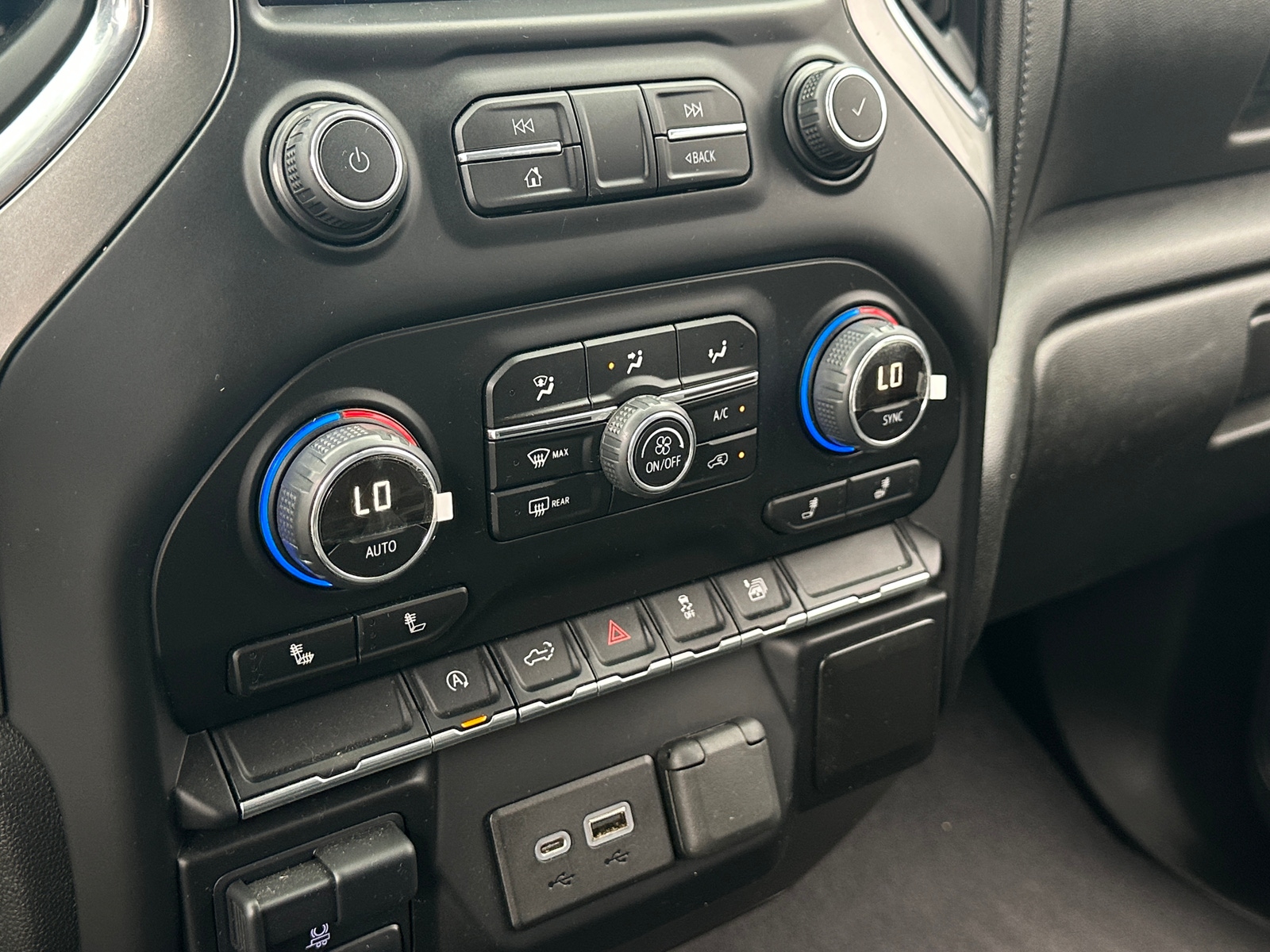 Thumbnail: 2019 Chevrolet Silverado 1500 - 4
