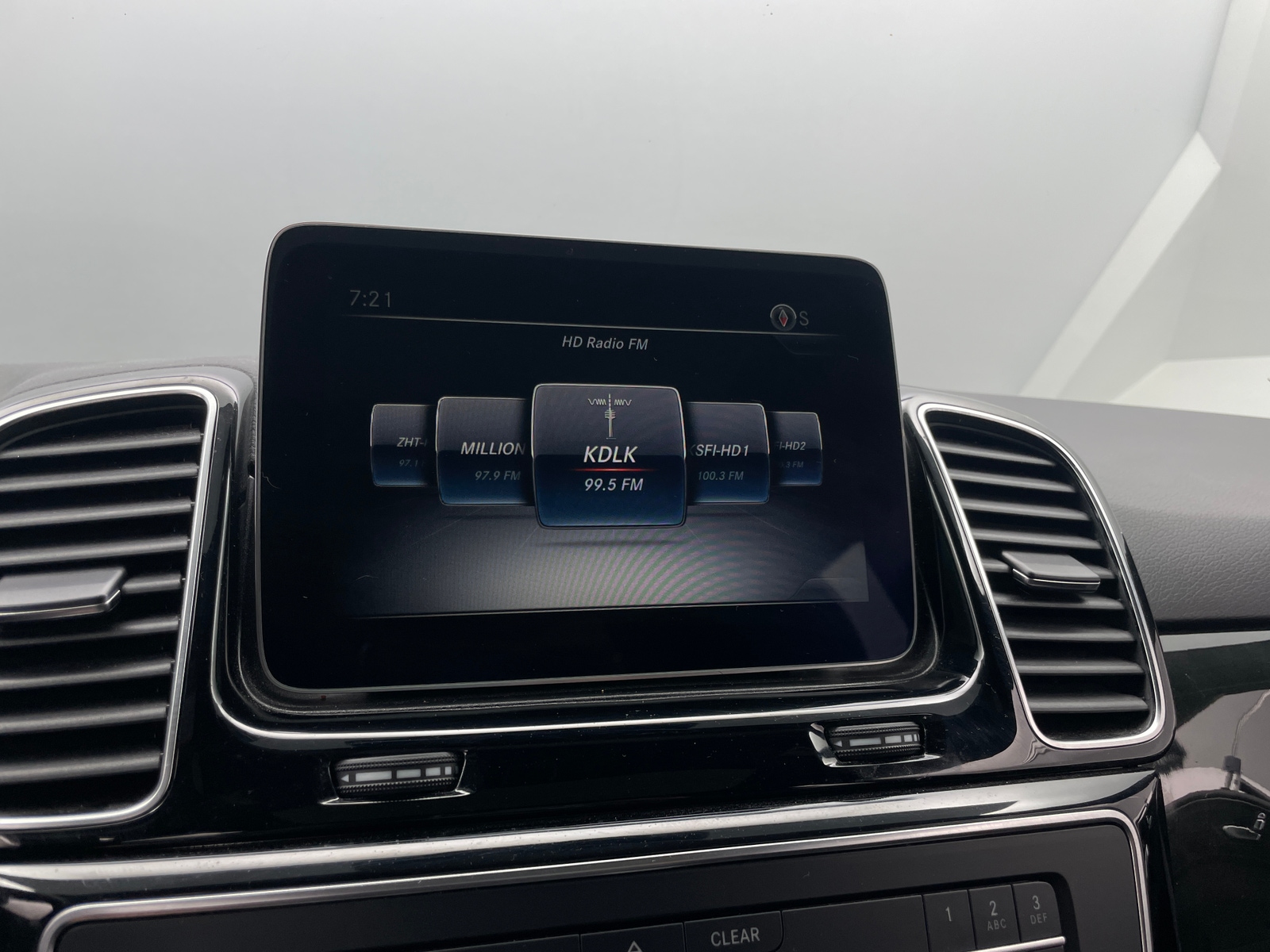 Thumbnail: 2018 Mercedes-Benz GLE - 3
