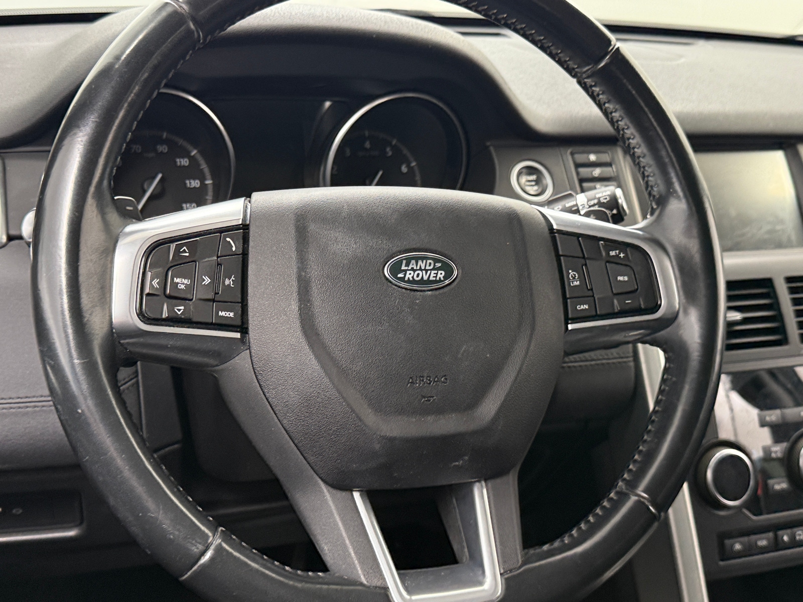 Thumbnail: 2017 Land Rover Discovery Sport - 4