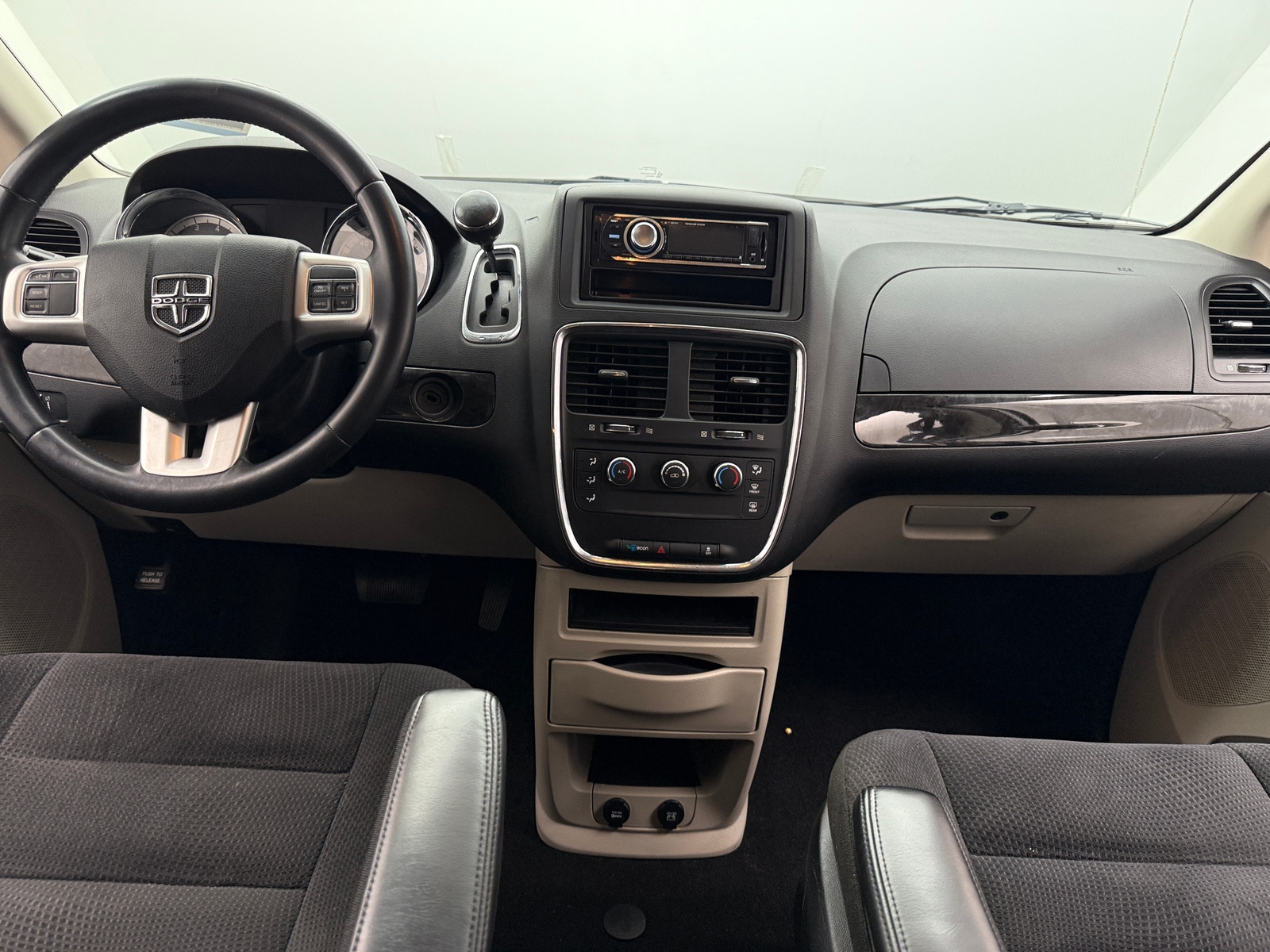 Thumbnail: 2015 Dodge Grand Caravan - 3