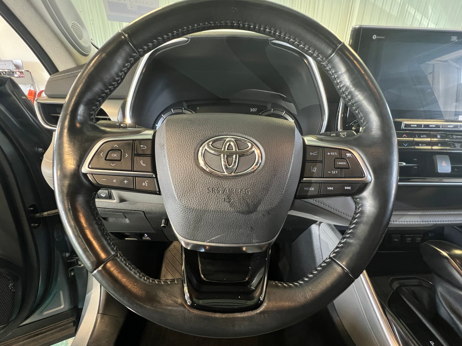 Thumbnail: 2021 Toyota Highlander - 4