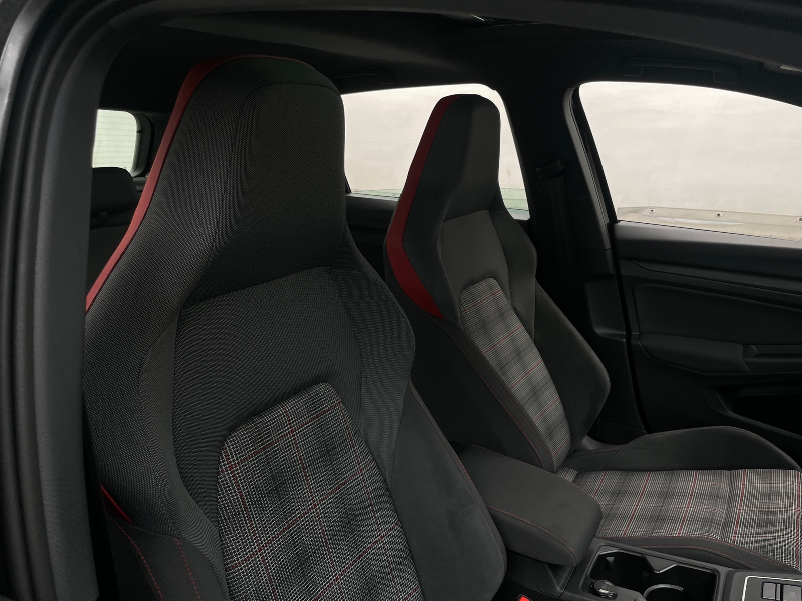 Thumbnail: 2022 Volkswagen Golf - 2