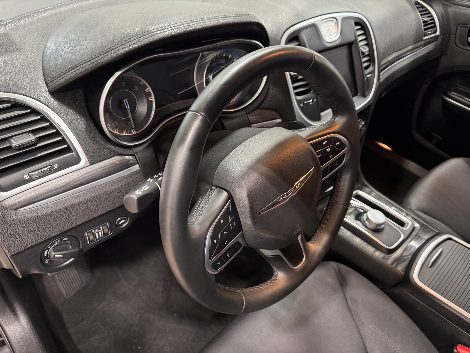 Thumbnail: 2022 Chrysler 300 - 3