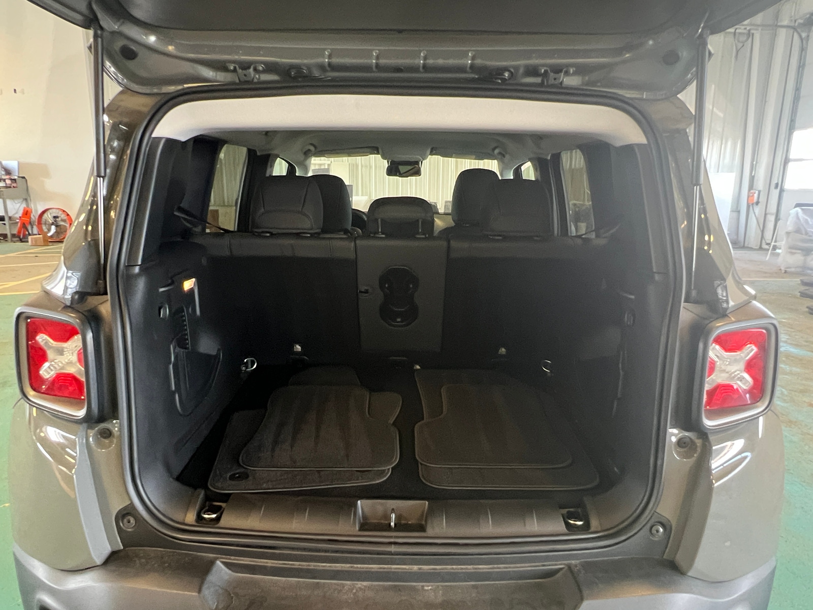 Thumbnail: 2020 Jeep Renegade - 6