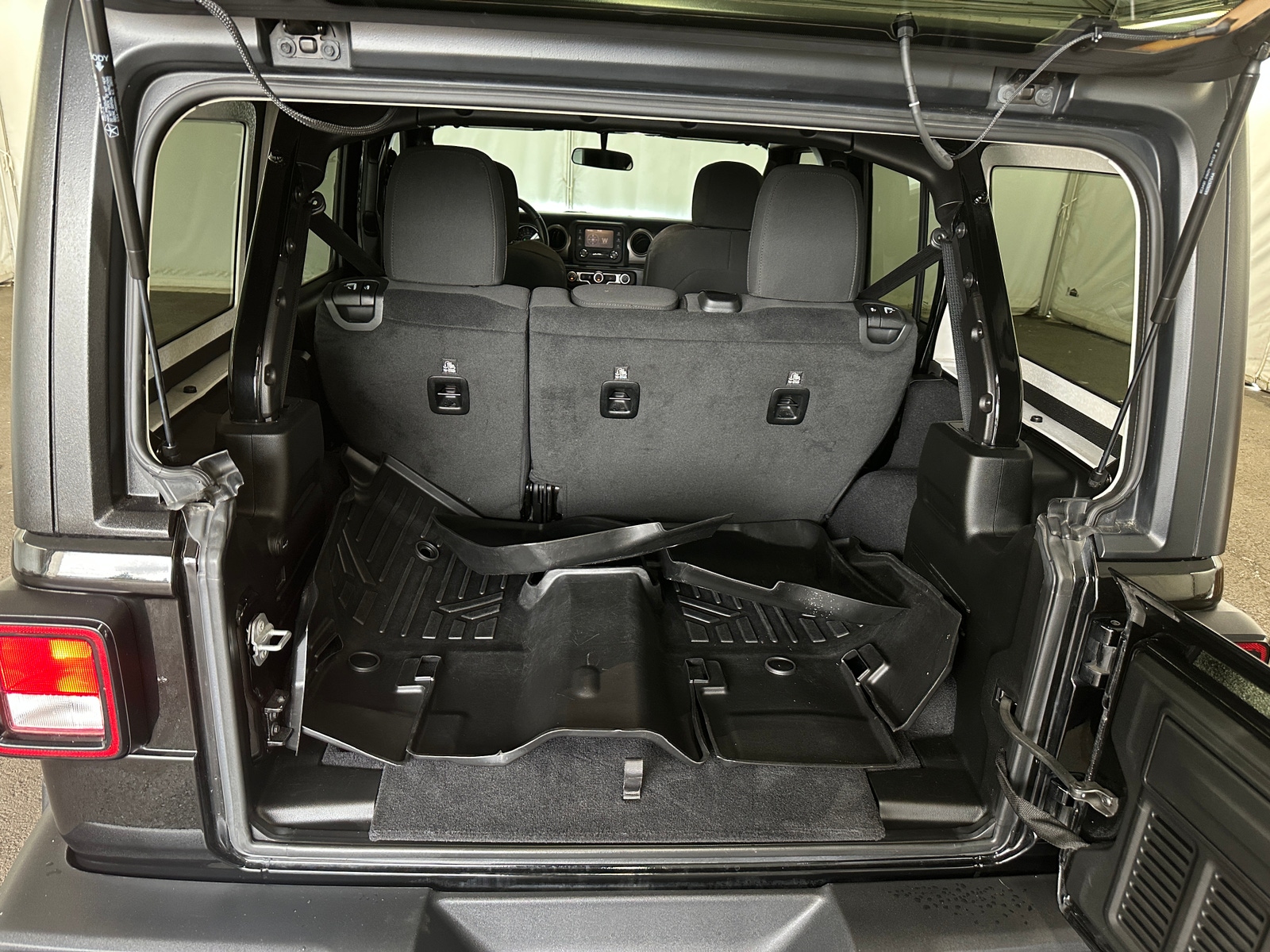 Thumbnail: 2020 Jeep Wrangler - 6