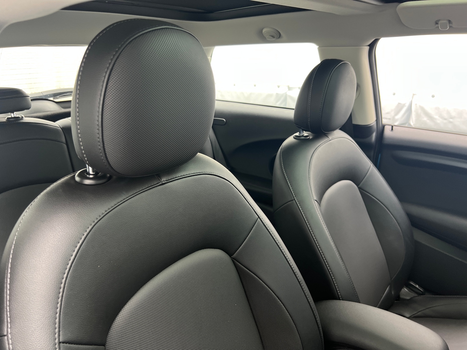 Thumbnail: 2017 MINI Cooper Hardtop - 5