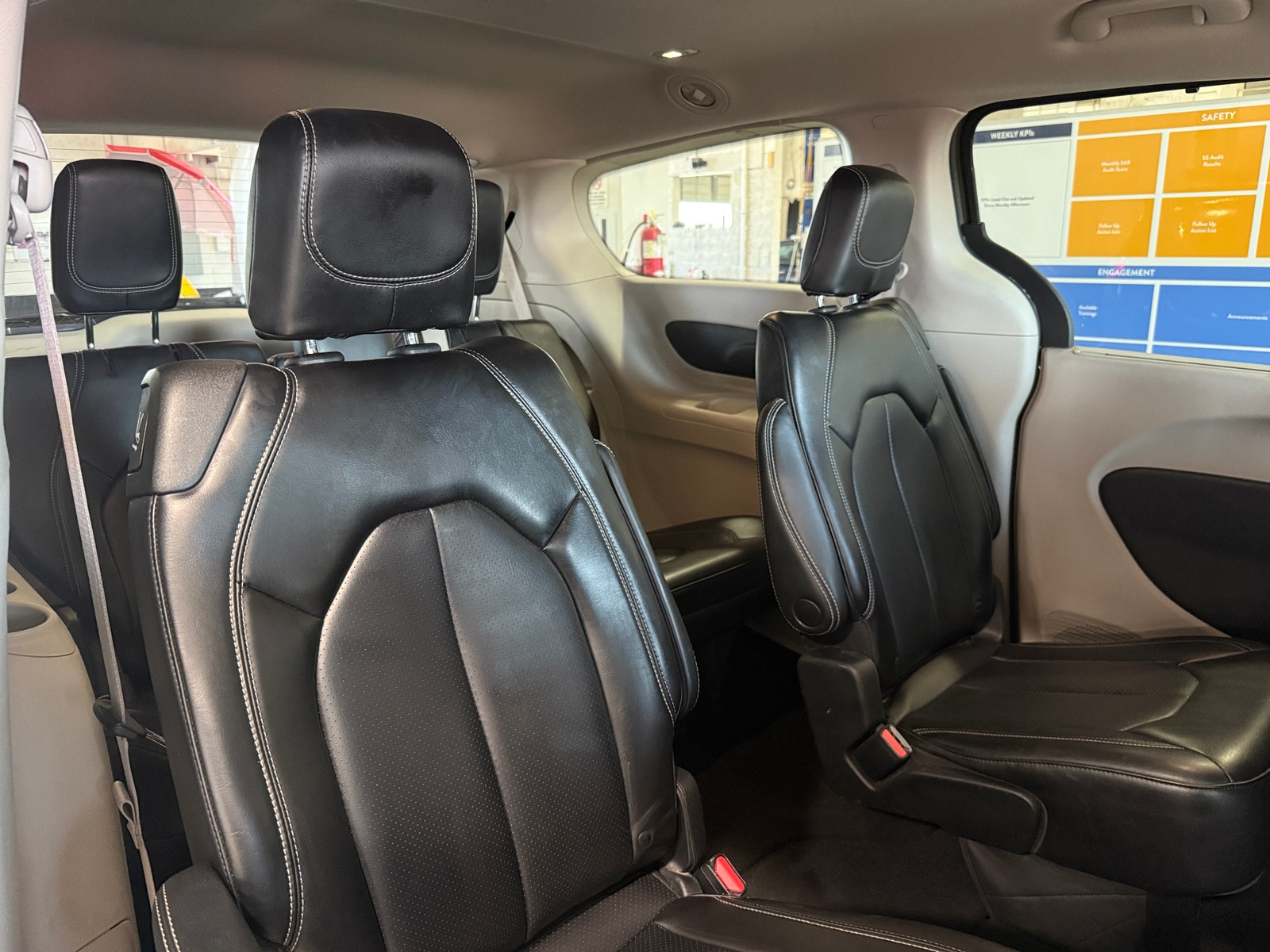 Thumbnail: 2023 Chrysler Pacifica - 5