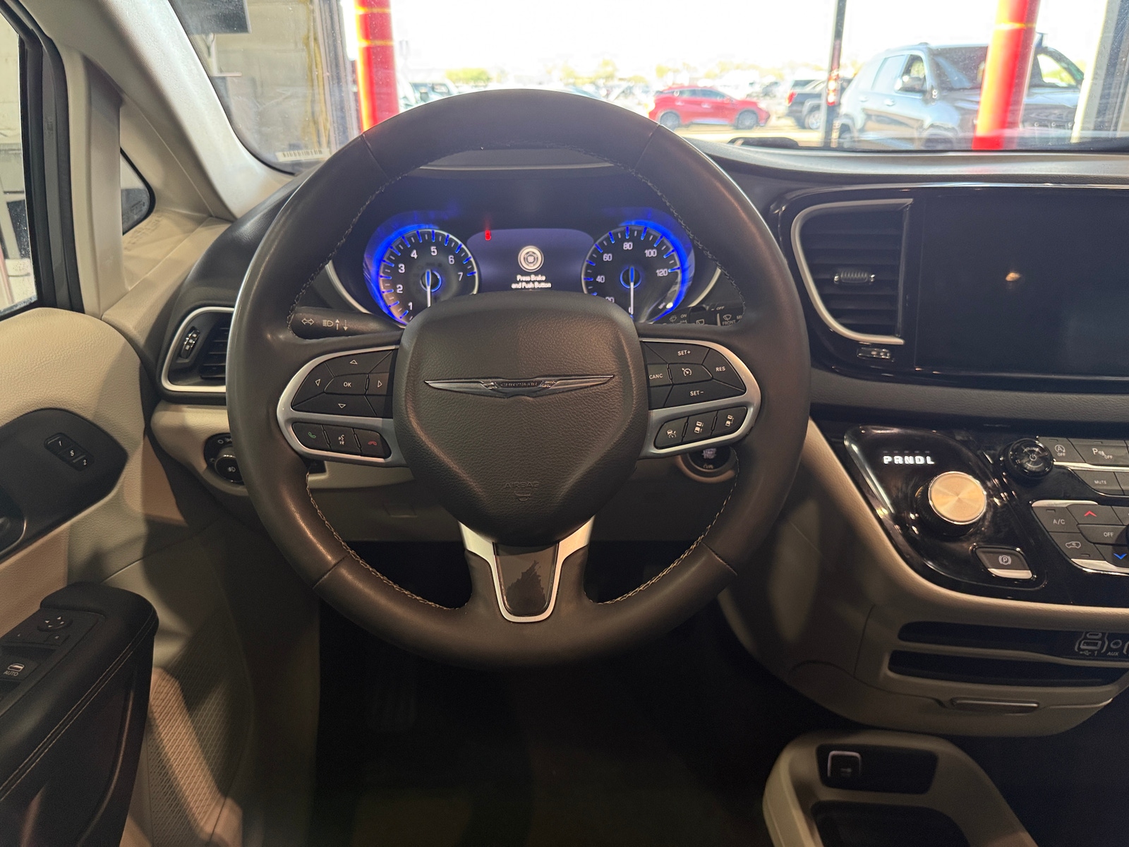 Thumbnail: 2023 Chrysler Pacifica - 4