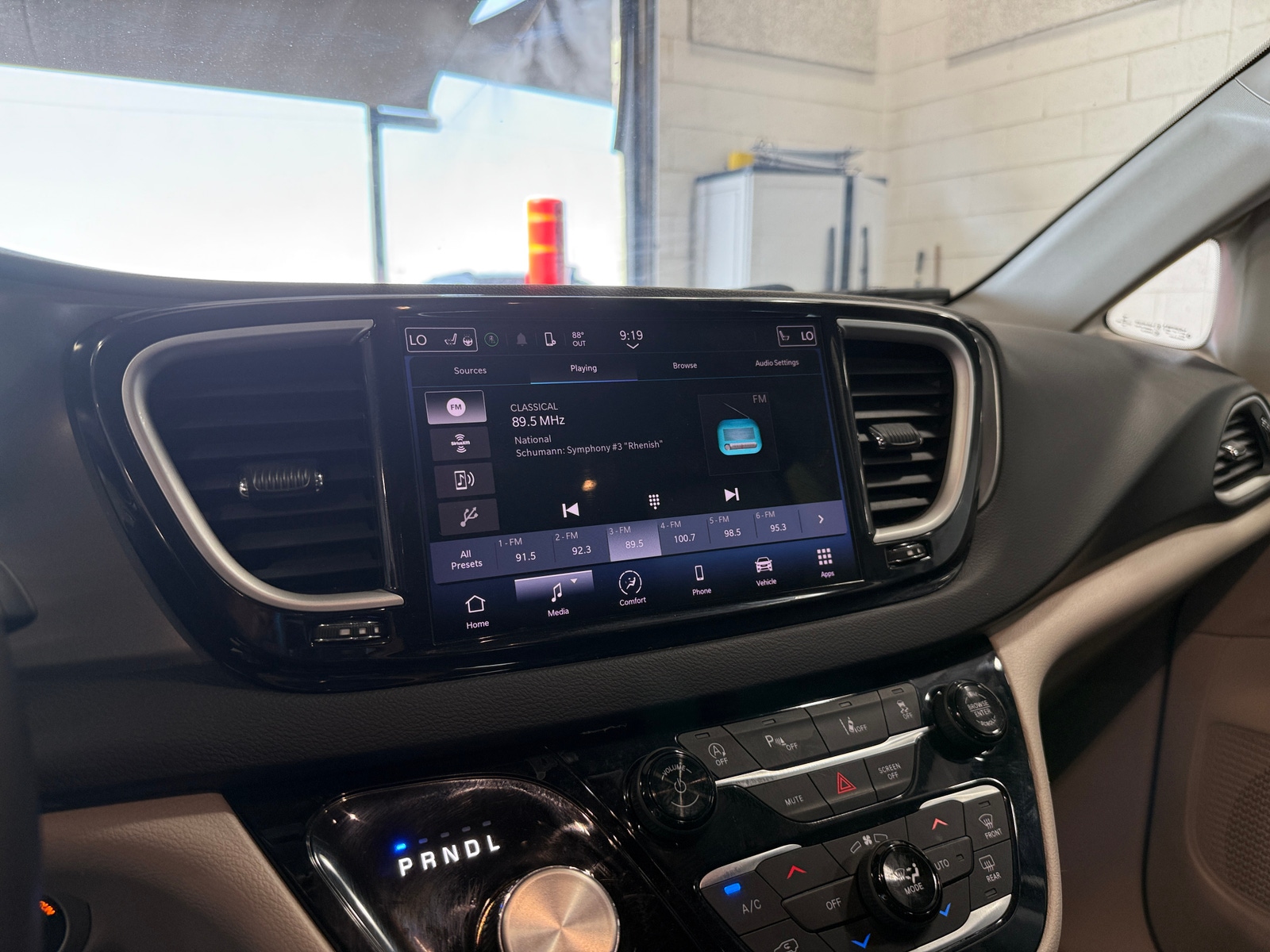 Thumbnail: 2023 Chrysler Pacifica - 3