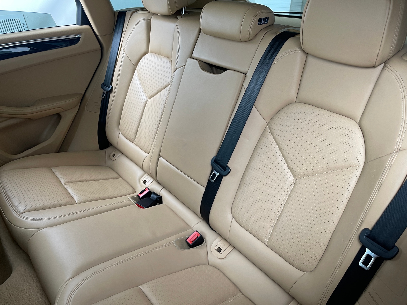 Thumbnail: 2016 Porsche Macan - 5