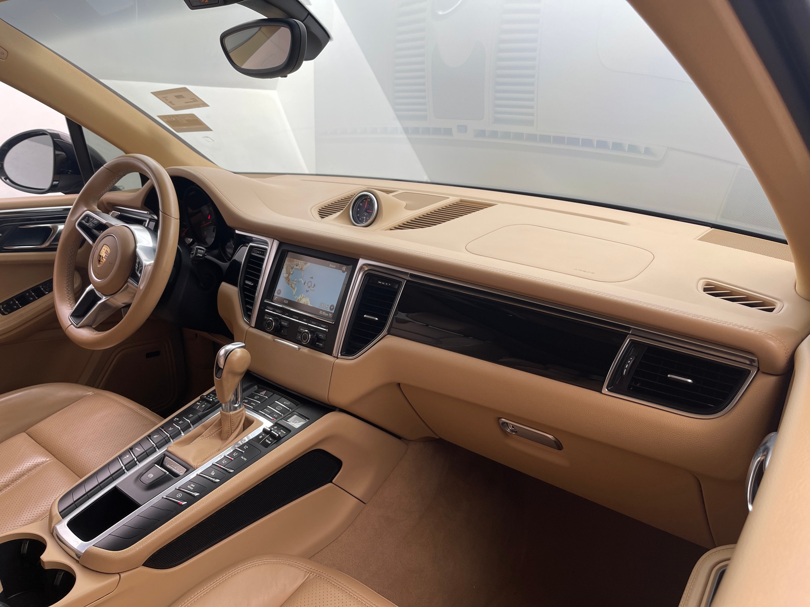 Thumbnail: 2016 Porsche Macan - 2