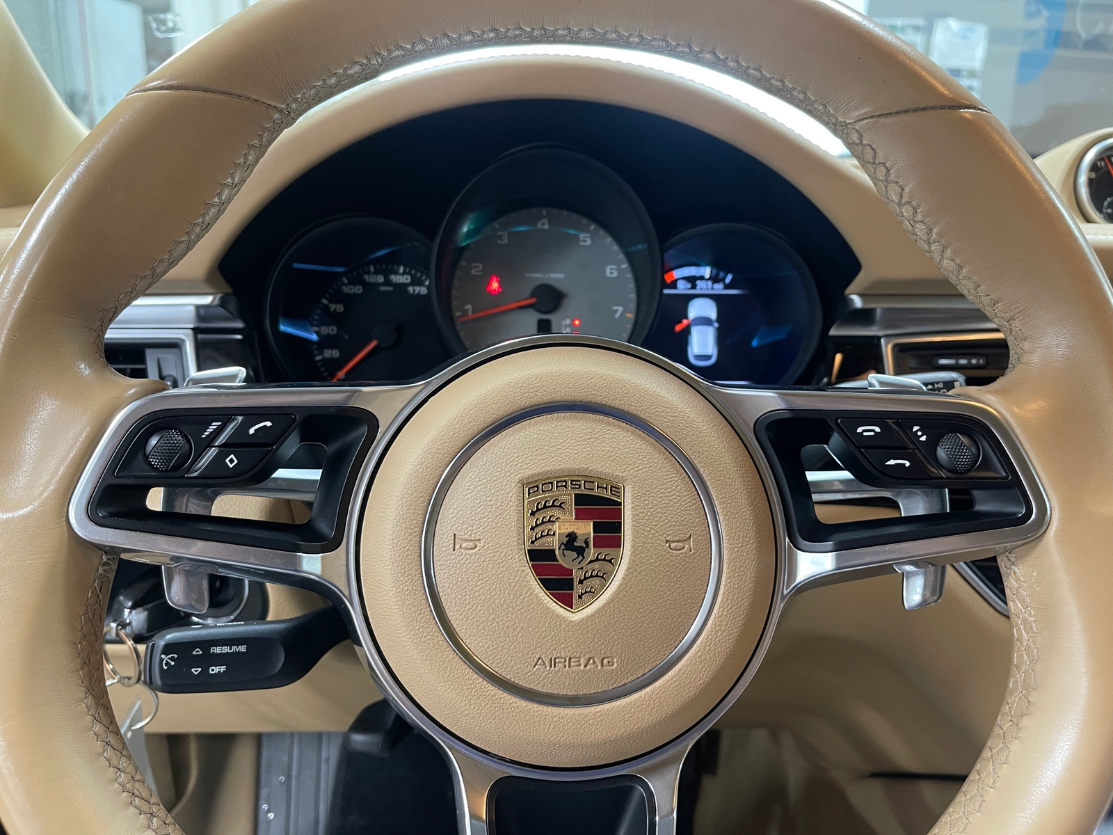 Thumbnail: 2016 Porsche Macan - 4