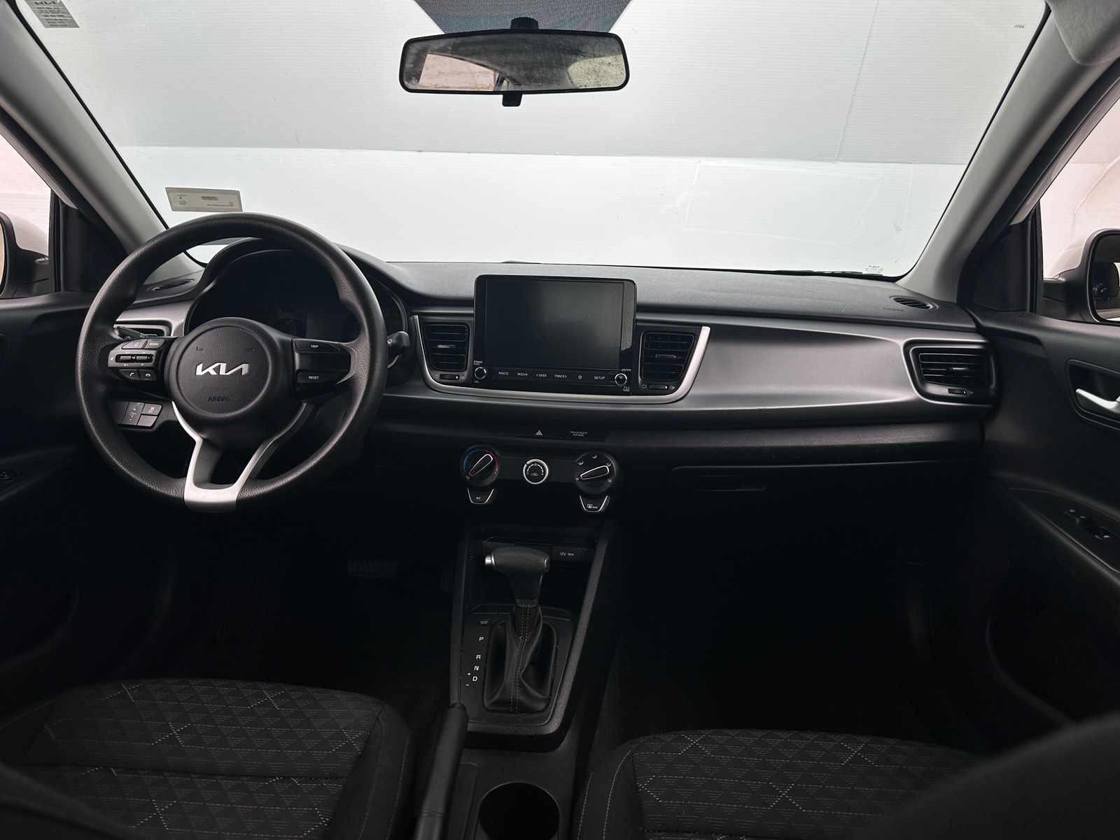 Thumbnail: 2022 Kia Rio - 3