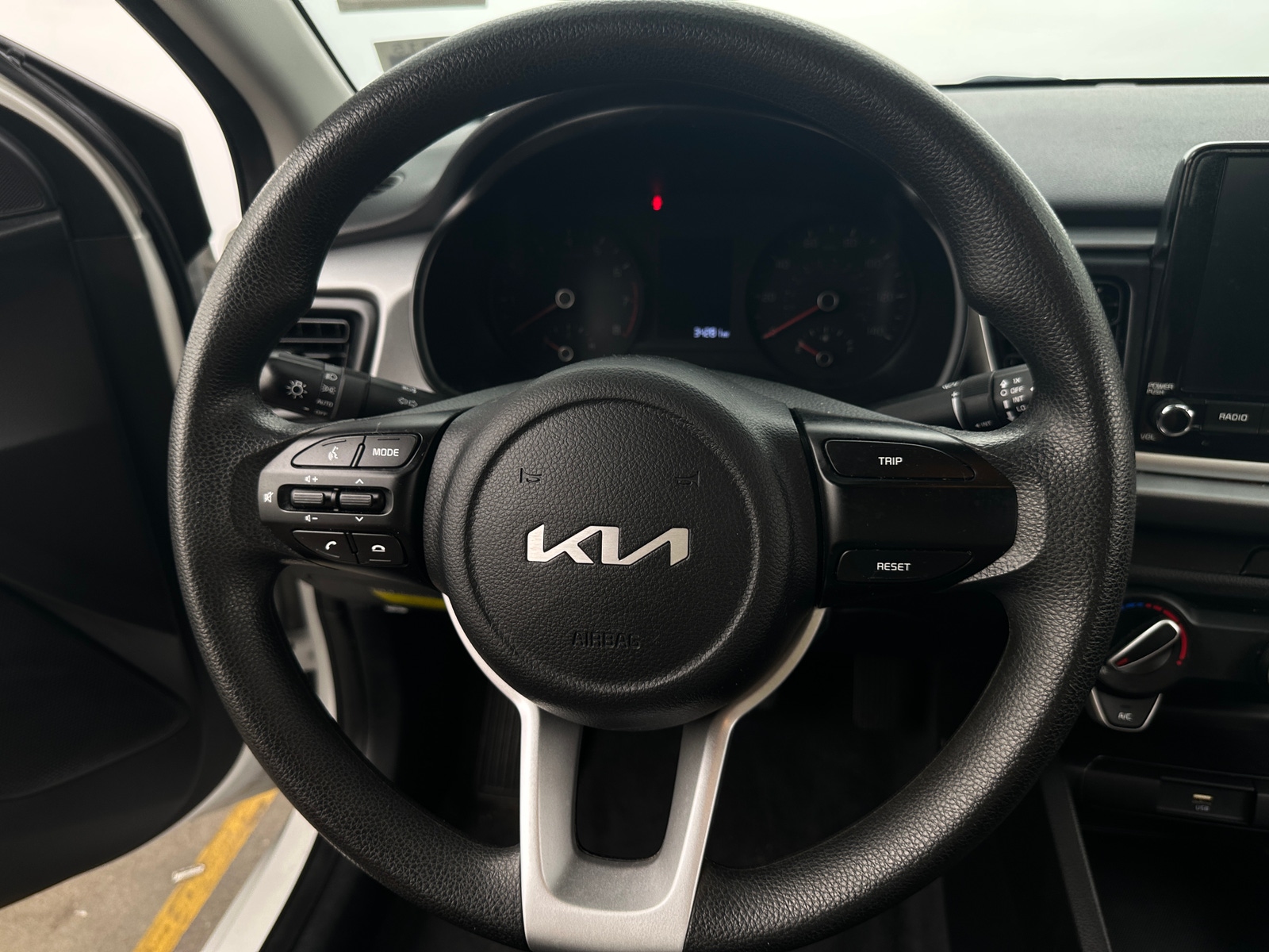 Thumbnail: 2022 Kia Rio - 5