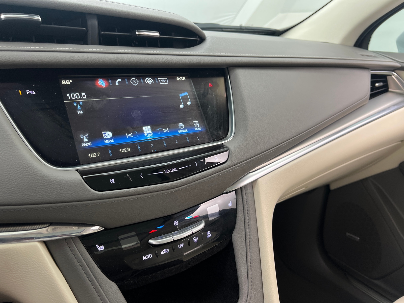 Thumbnail: 2018 Cadillac XT5 - 3