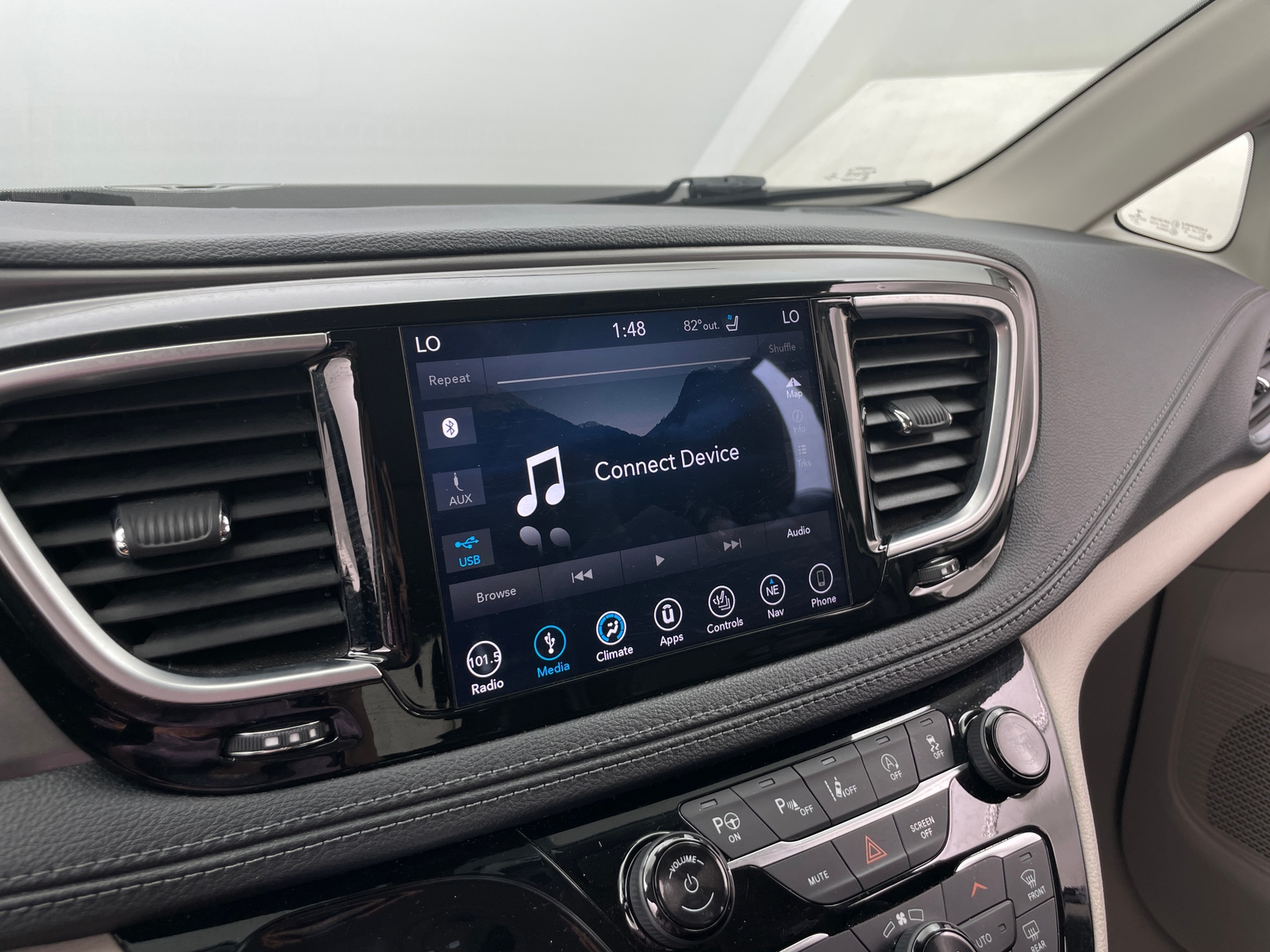 Thumbnail: 2019 Chrysler Pacifica - 3