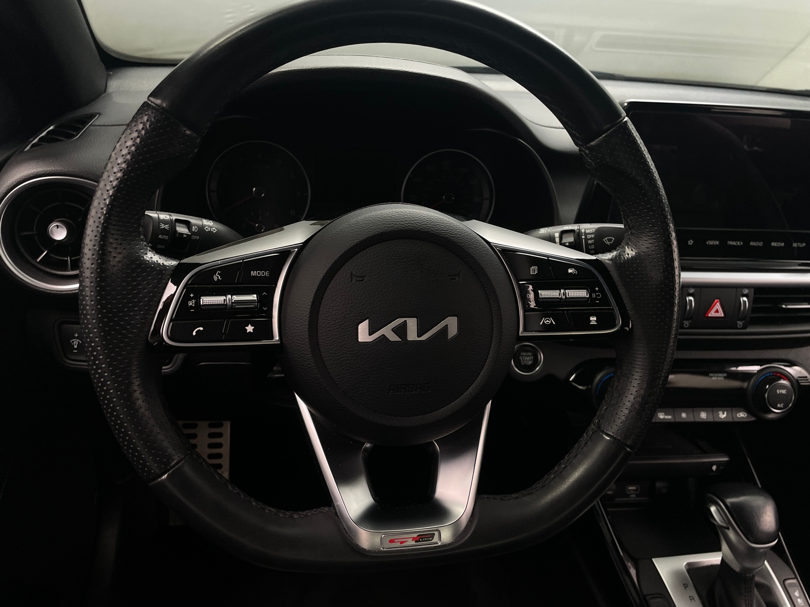 Thumbnail: 2023 Kia Forte - 4