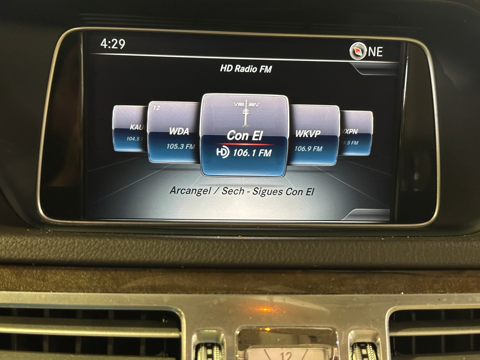 Thumbnail: 2016 Mercedes-Benz E-Class - 3