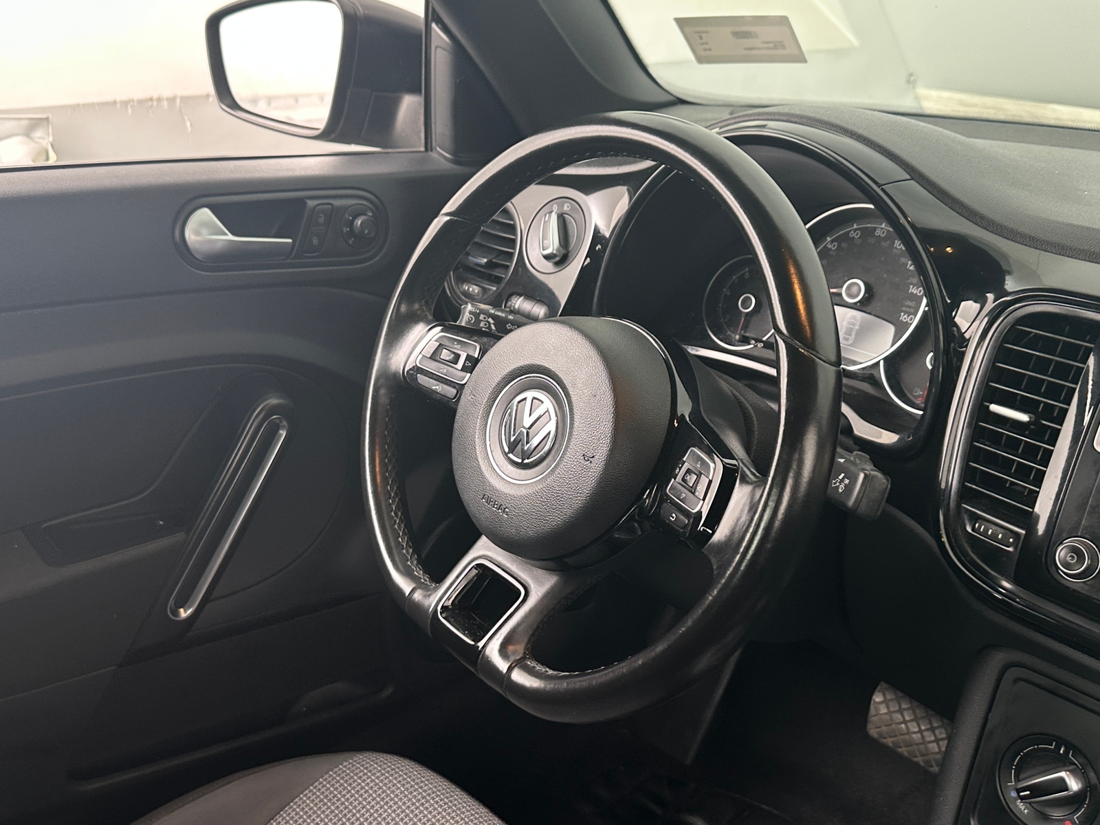 Thumbnail: 2018 Volkswagen Beetle - 5