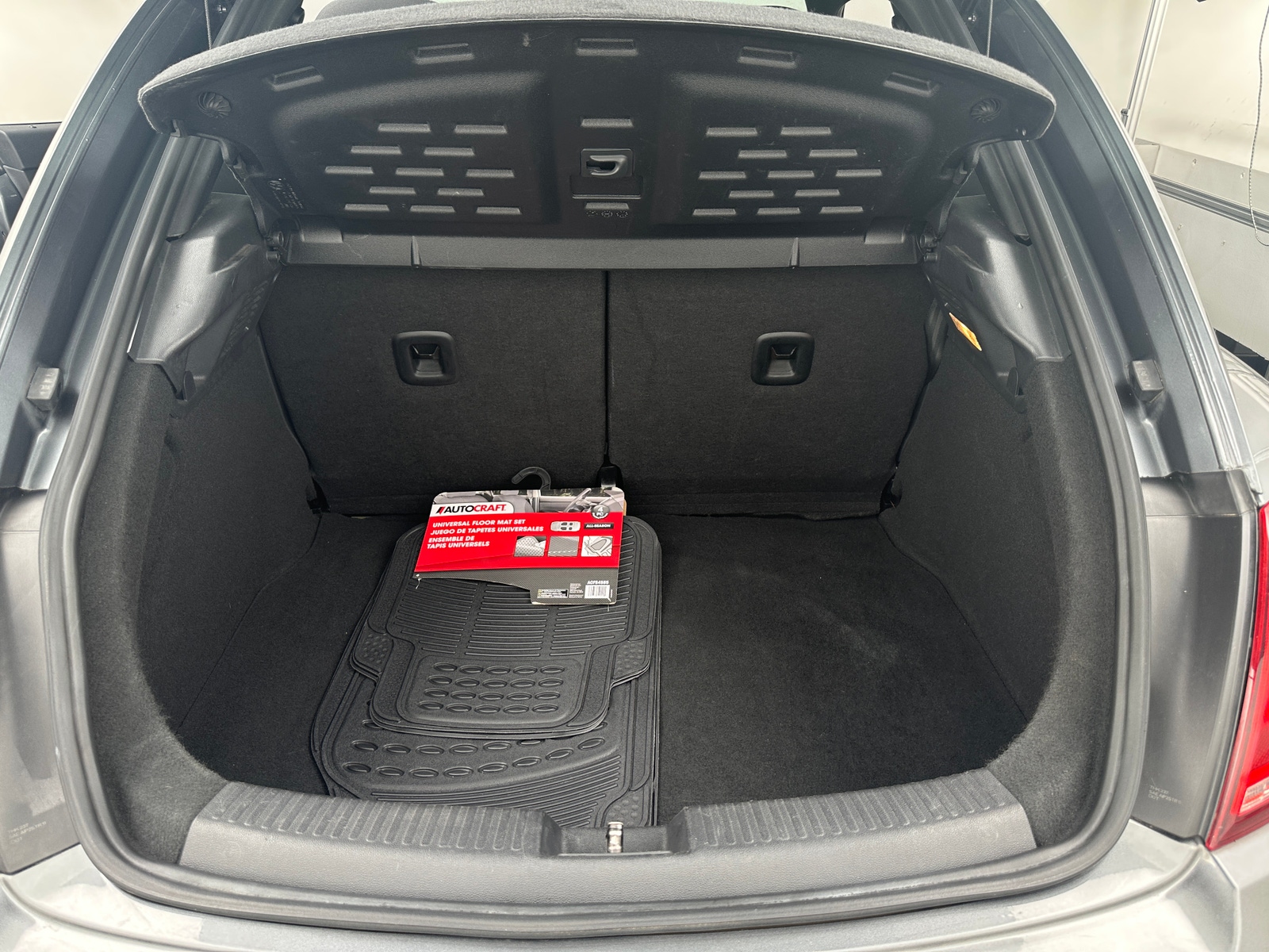 Thumbnail: 2018 Volkswagen Beetle - 7