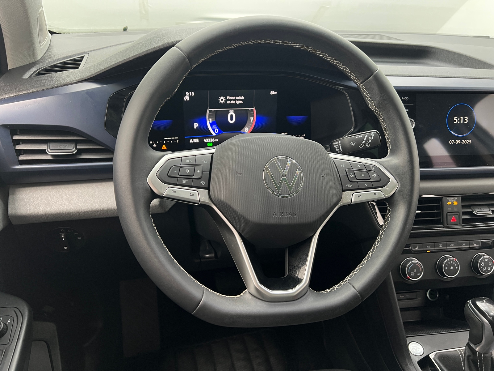 Thumbnail: 2022 Volkswagen Taos - 4