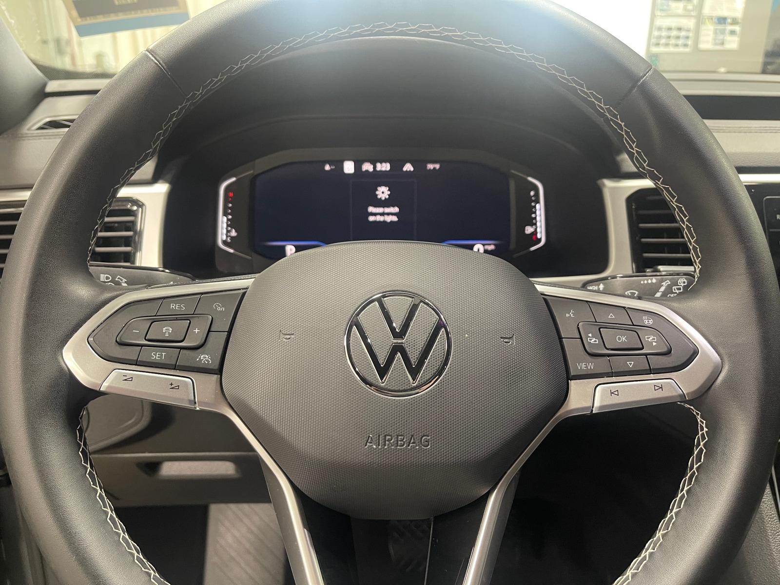 Thumbnail: 2023 Volkswagen Atlas - 4