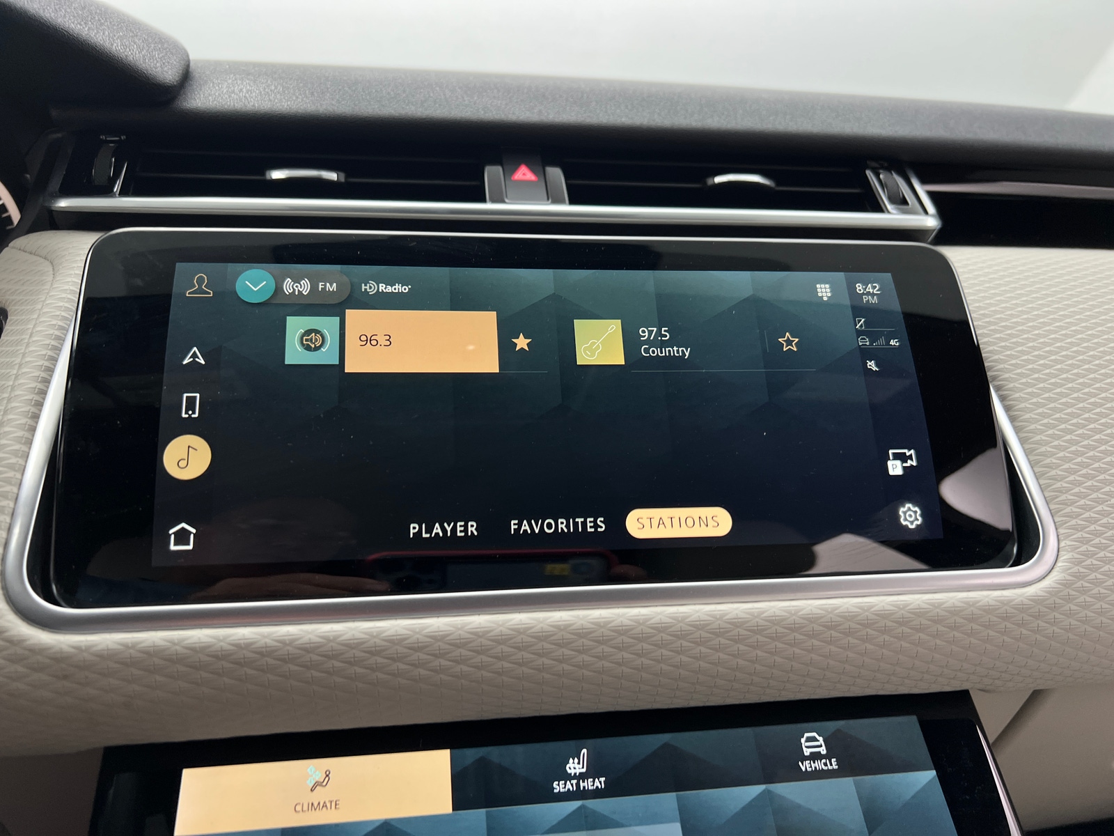 Thumbnail: 2023 Land Rover Range Rover Velar - 3