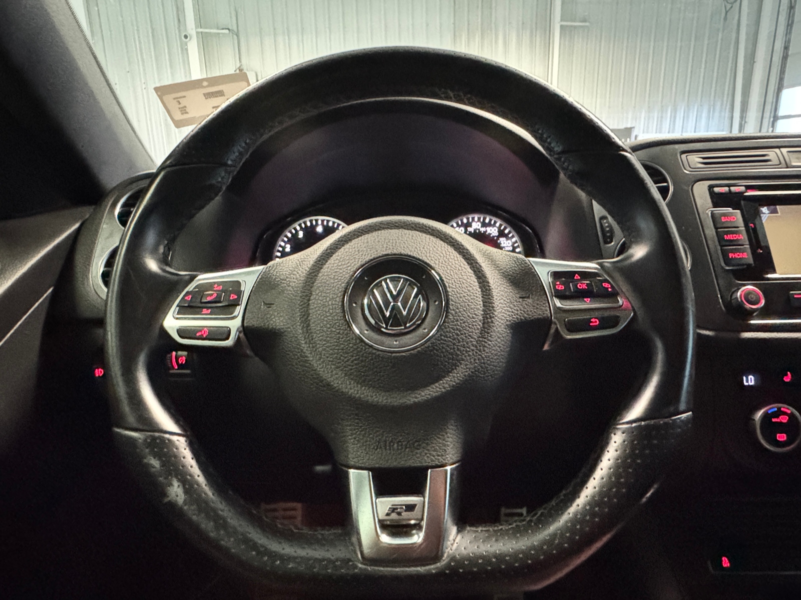 Thumbnail: 2015 Volkswagen Tiguan - 4