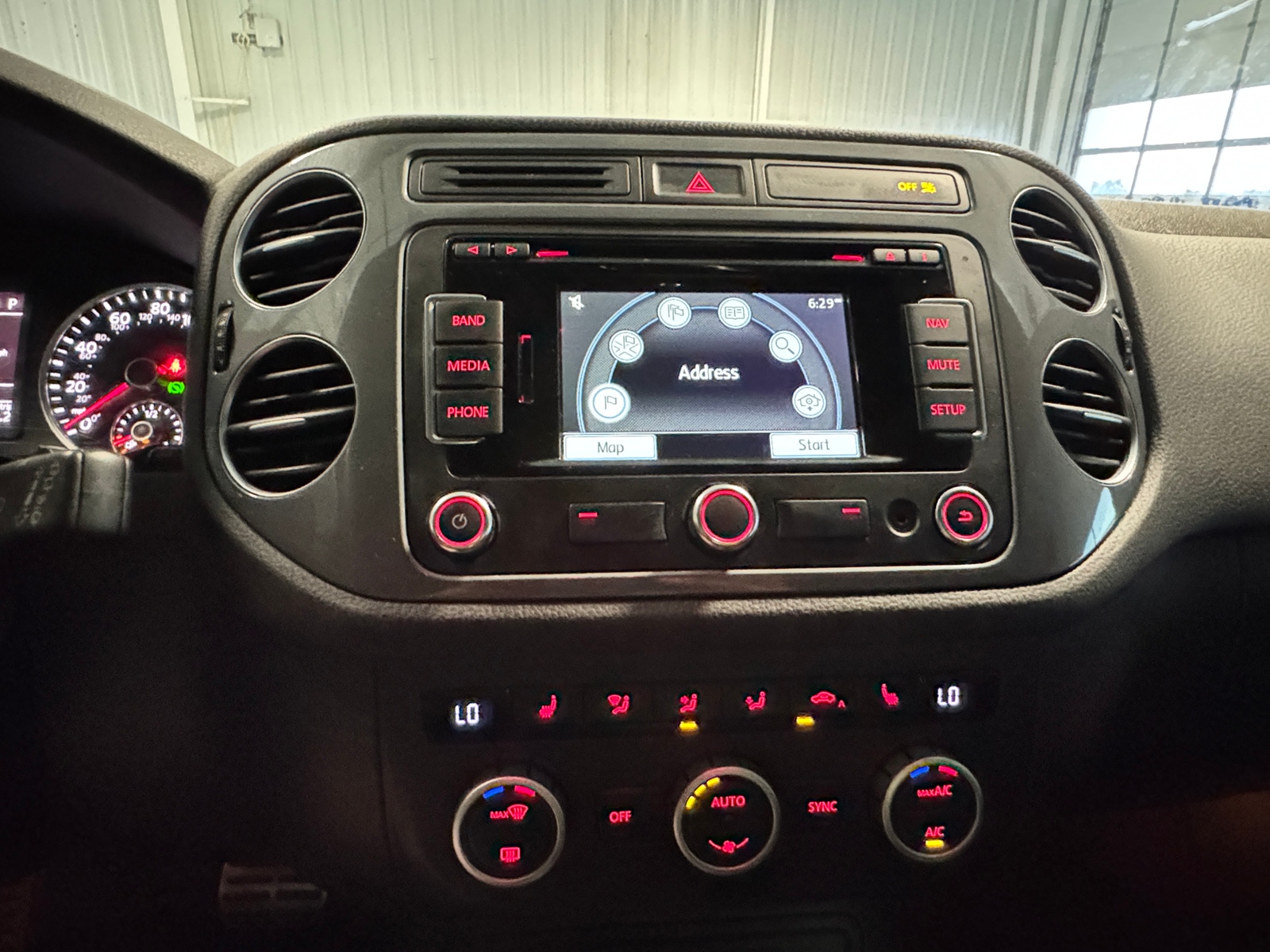 Thumbnail: 2015 Volkswagen Tiguan - 3