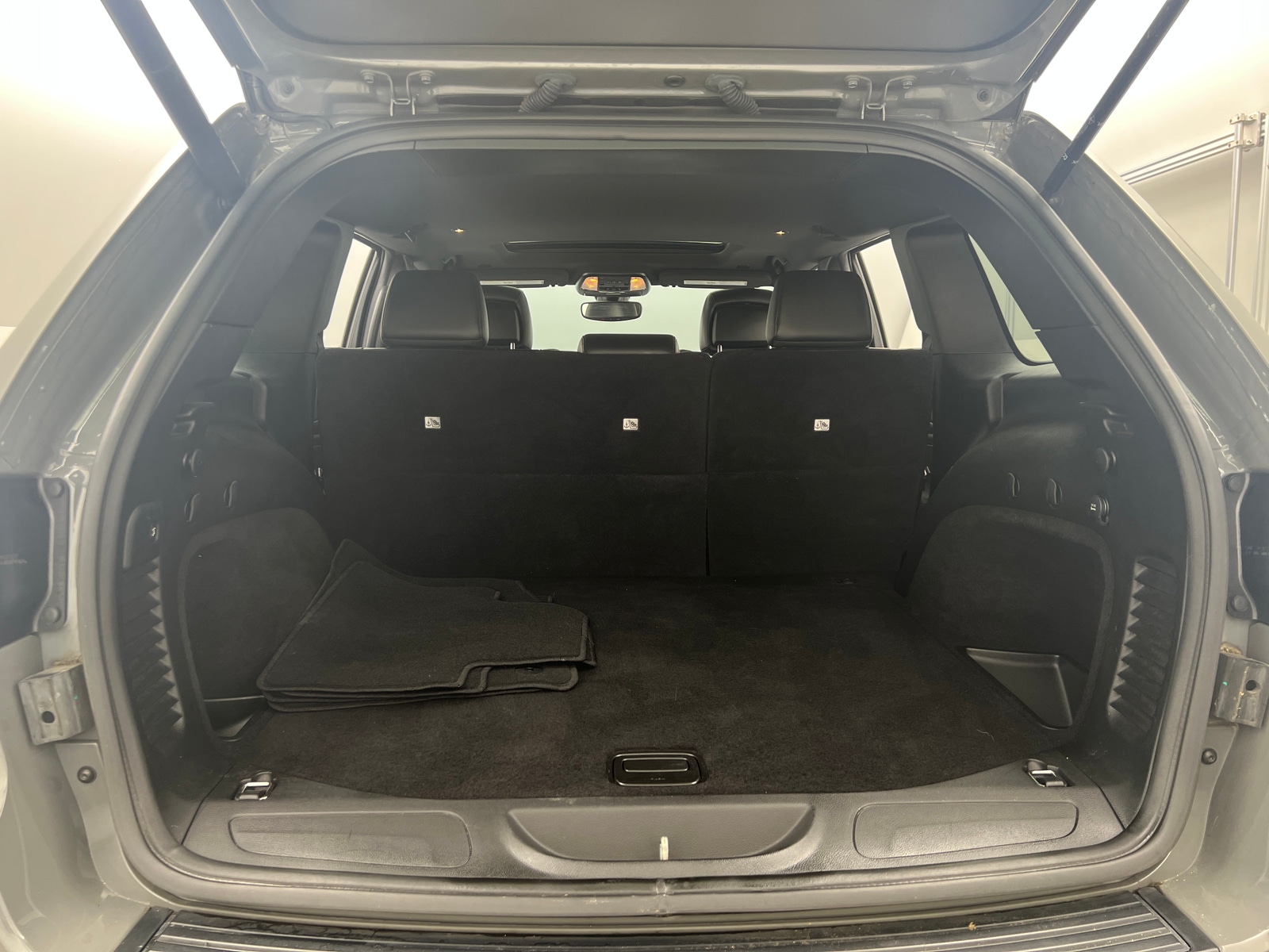 Thumbnail: 2020 Jeep Grand Cherokee - 7