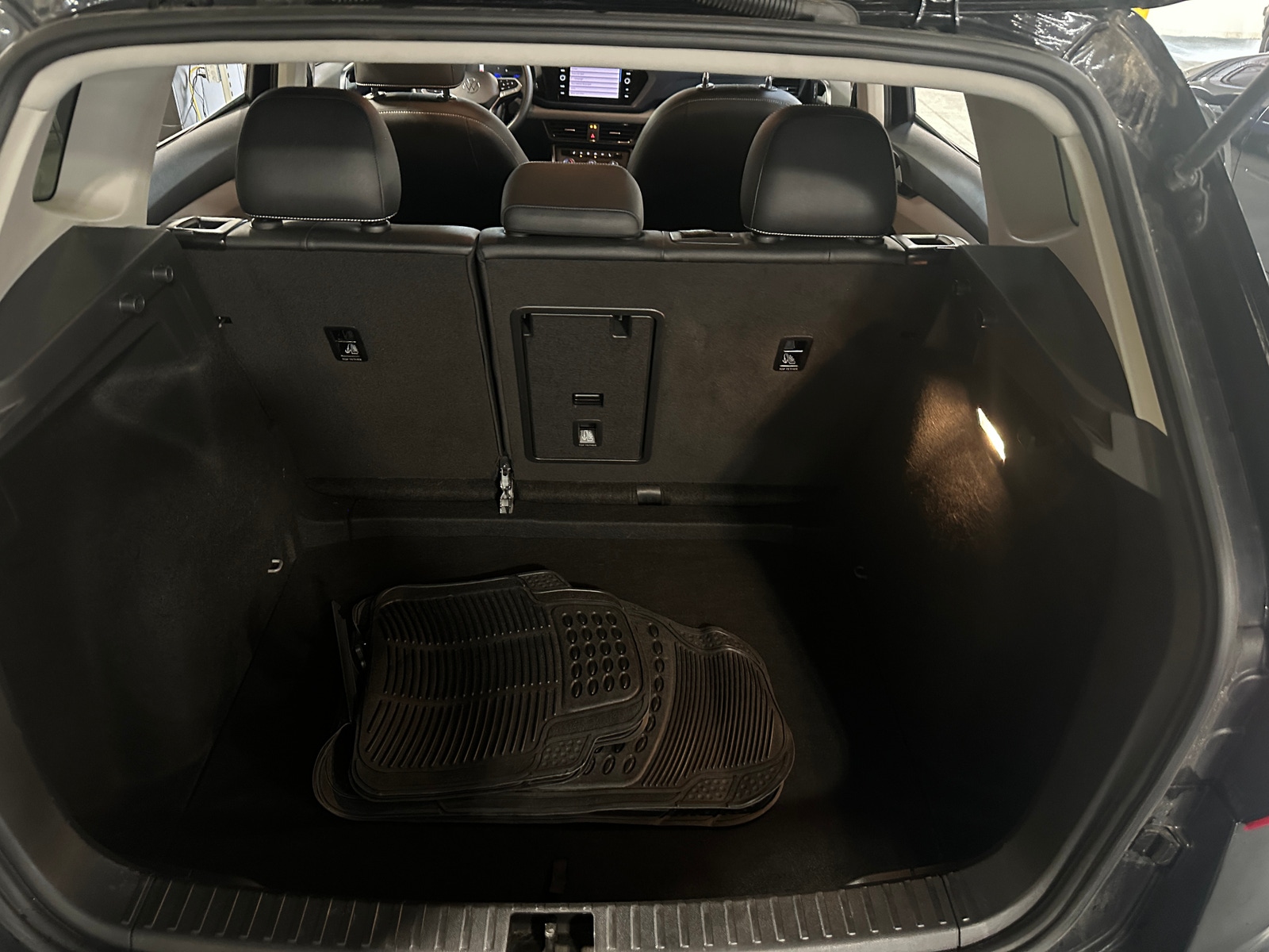 Thumbnail: 2022 Volkswagen Taos - 6