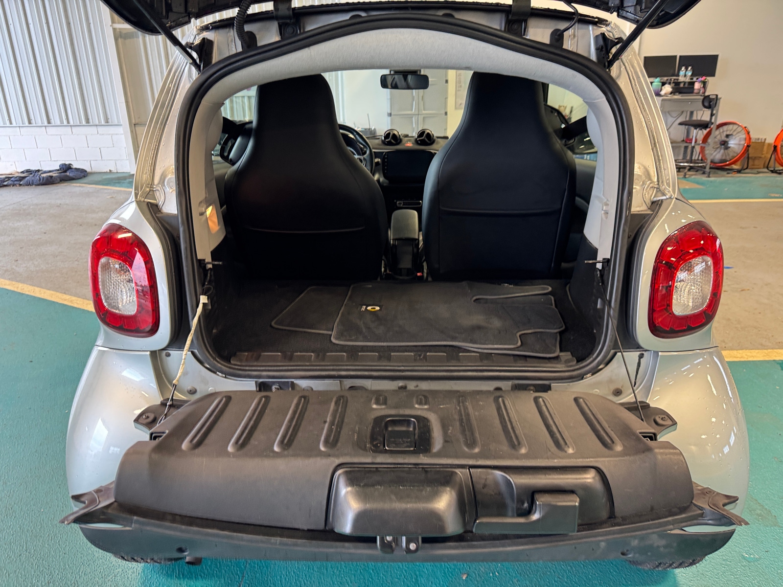 Thumbnail: 2017 smart fortwo - 6