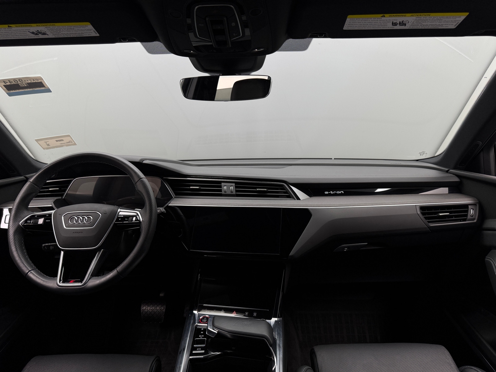 Thumbnail: 2023 Audi e-tron S - 2