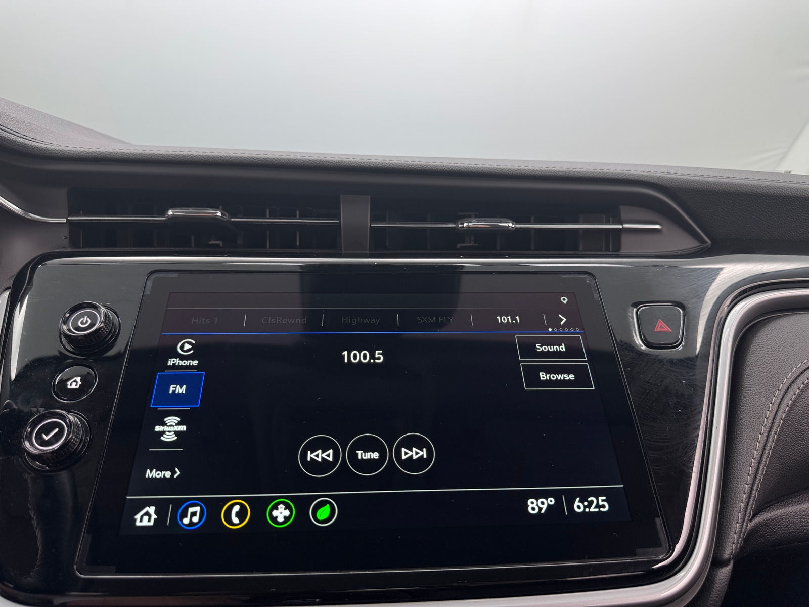 Thumbnail: 2023 Chevrolet Bolt EUV - 4