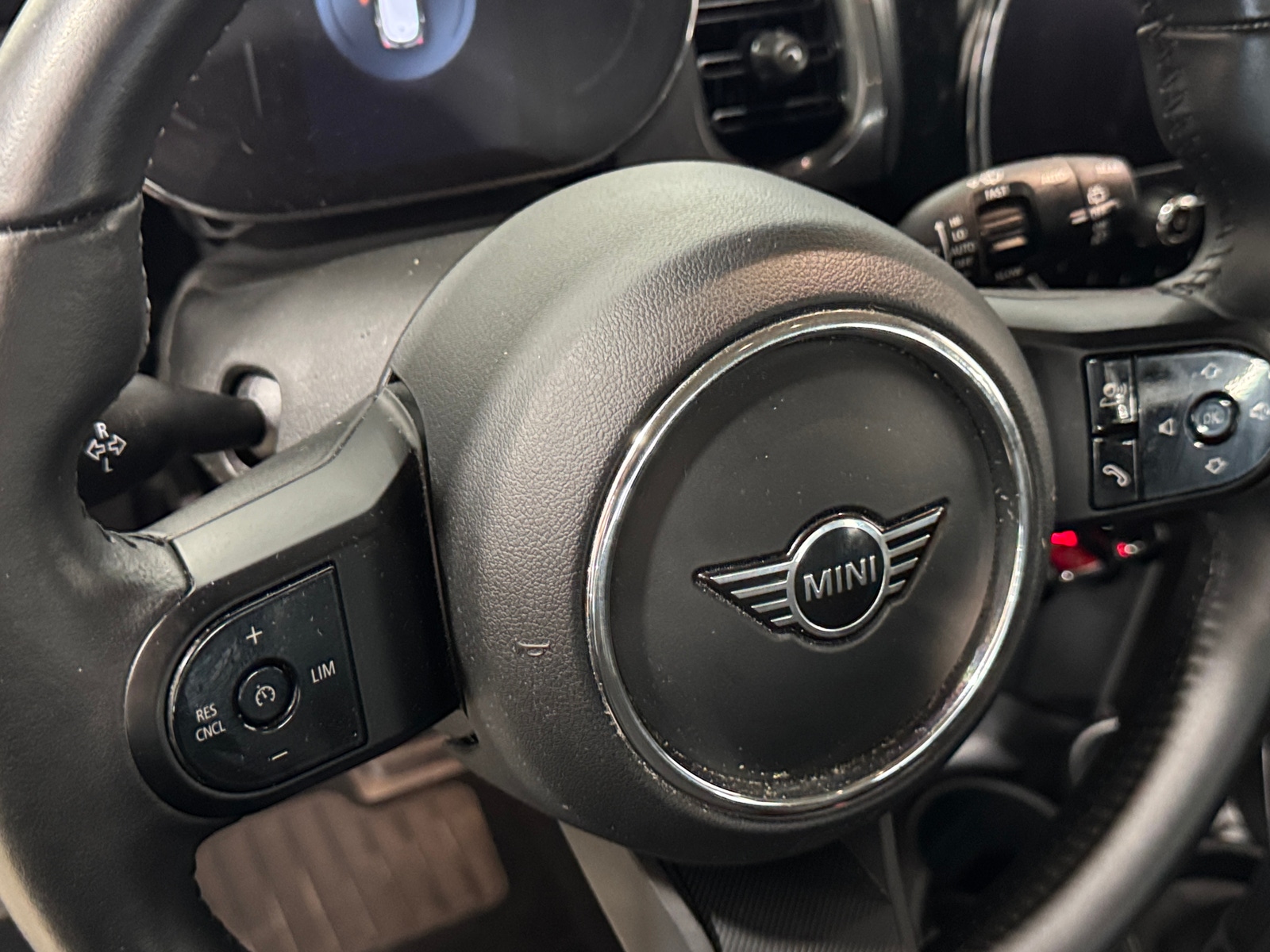 Thumbnail: 2023 MINI Cooper Hardtop - 4