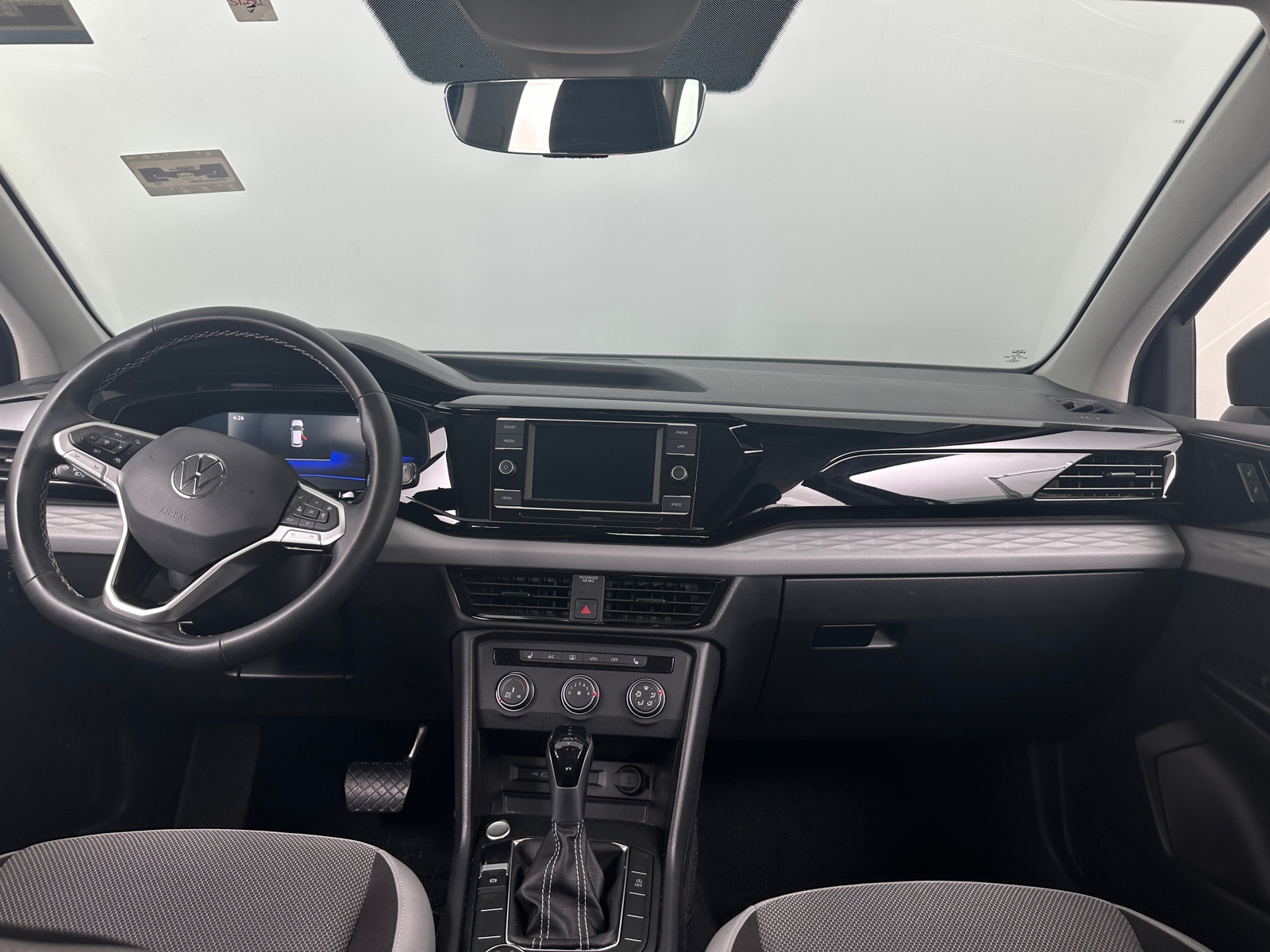 Thumbnail: 2022 Volkswagen Taos - 3