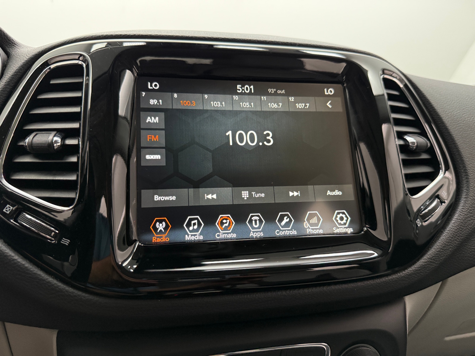 Thumbnail: 2018 Jeep Compass - 3