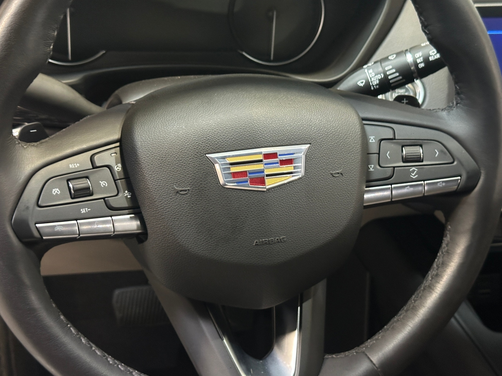 Thumbnail: 2023 Cadillac XT4 - 4