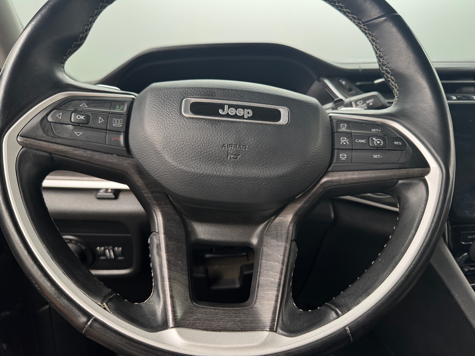 Thumbnail: 2022 Jeep Grand Cherokee L - 4
