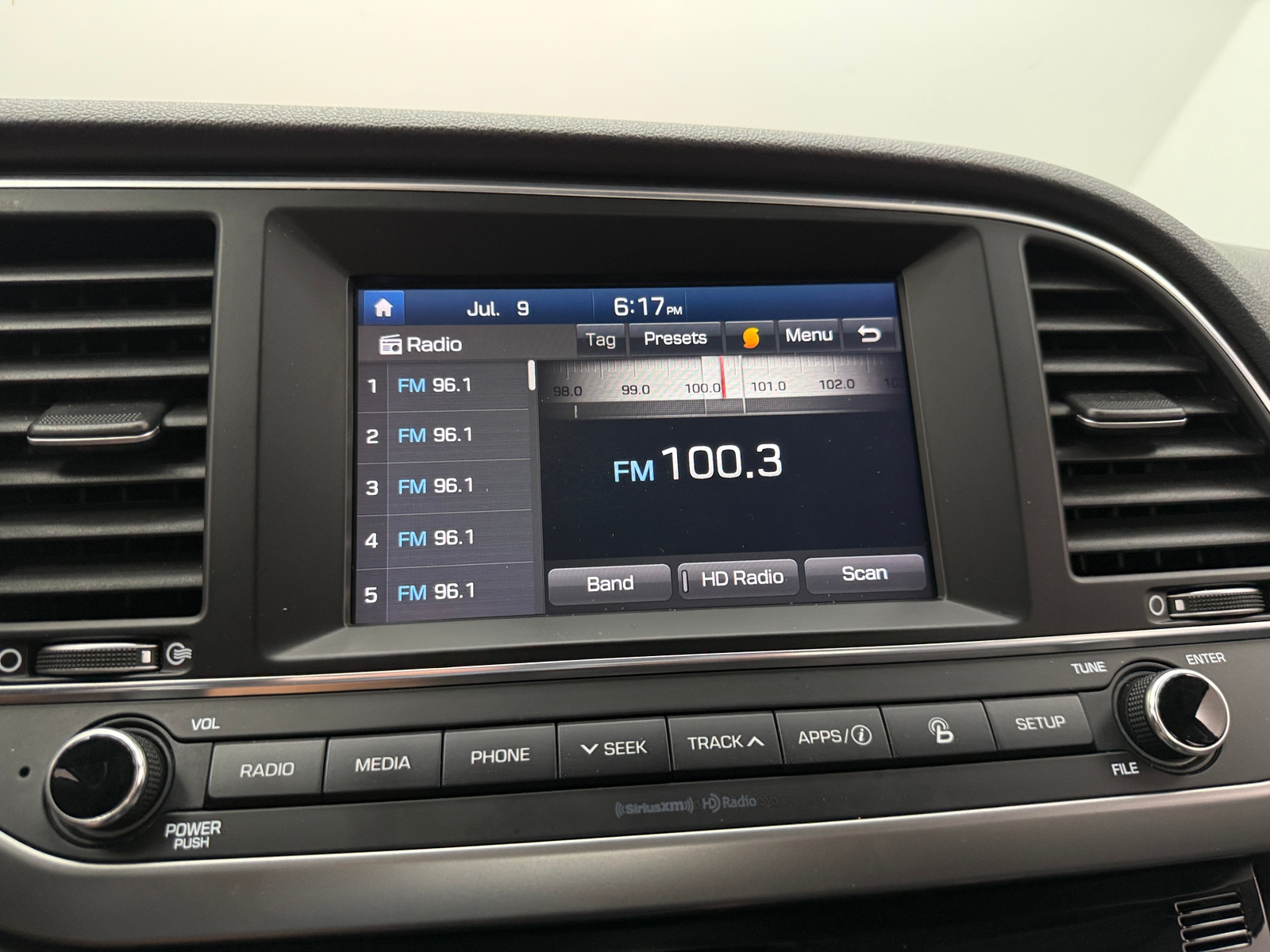 Thumbnail: 2017 Hyundai Elantra - 3