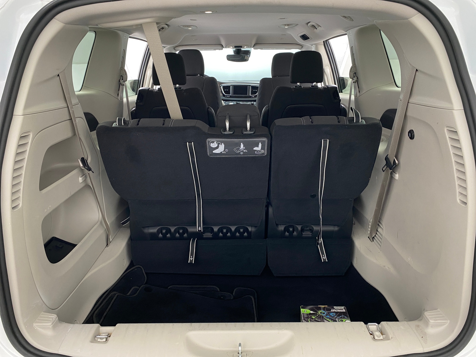 Thumbnail: 2021 Chrysler Voyager - 7