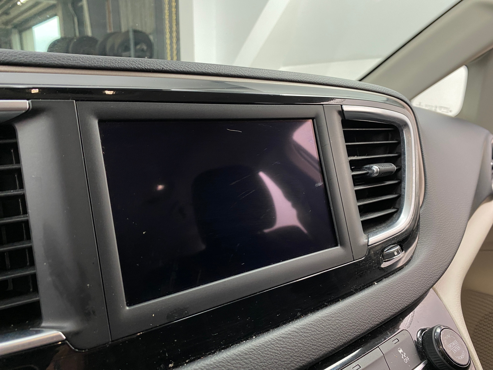 Thumbnail: 2021 Chrysler Voyager - 4