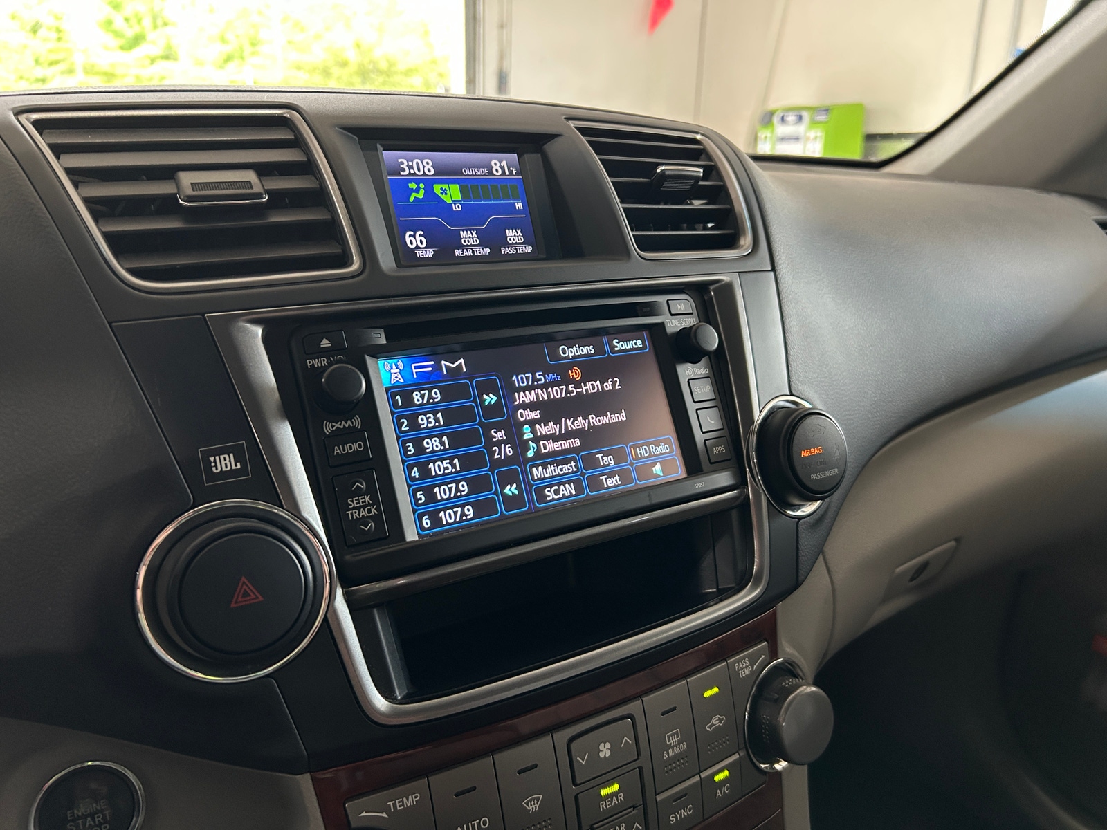 Thumbnail: 2013 Toyota Highlander - 4