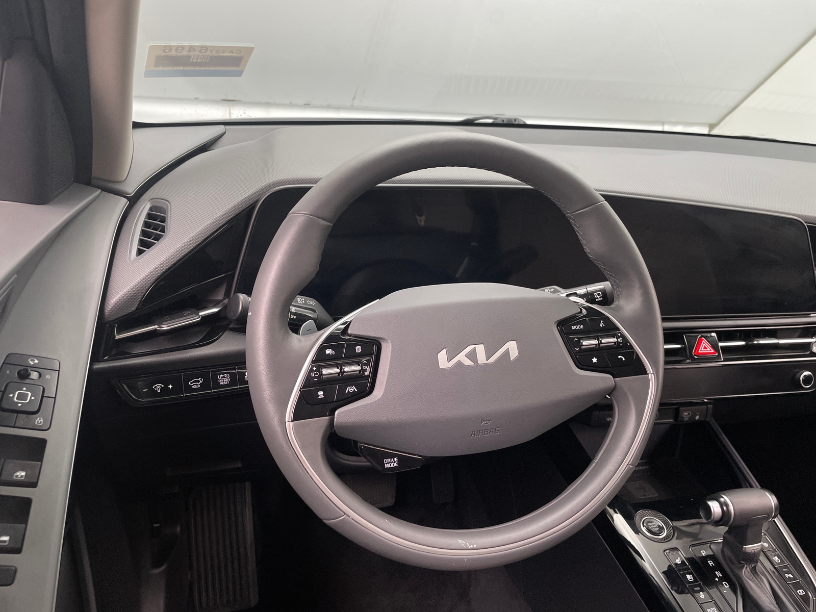 Thumbnail: 2023 Kia Niro - 4